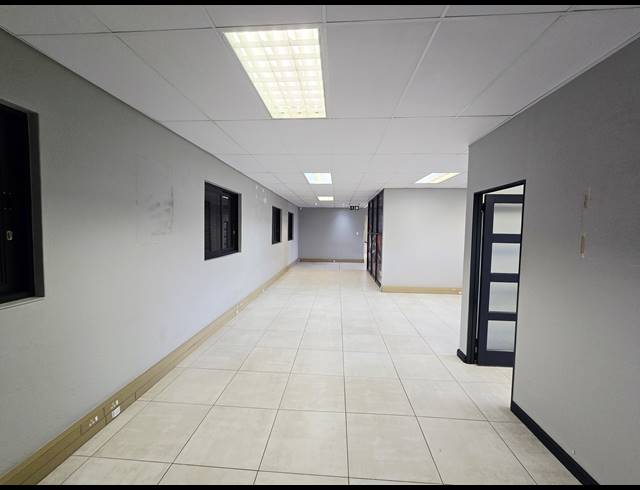1,535M² WAREHOUSE TO LET IN LANSERIA